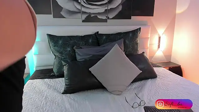 sofi bakerr online show from 09-20-25, 01:05