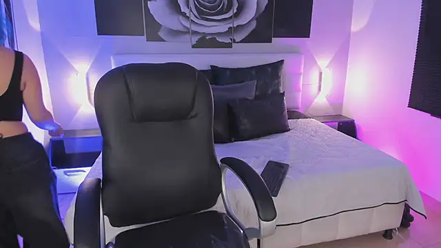 sofi bakerr online show from 10-17-25, 11:34