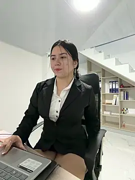 VAL PRINCESS online show from 12-17-25, 12:48