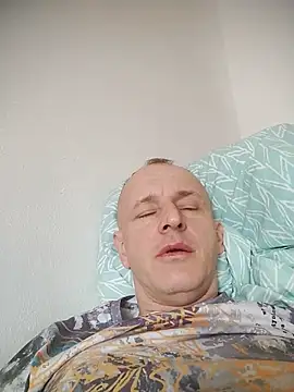 Snapshot of Singlepennis chatting on 03-21-25, 02:40 Singlepennis online show from 03-21-25, 02:40