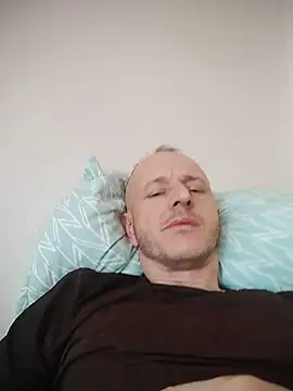 Snapshot of Singlepennis chatting on 03-20-25, 02:42 Singlepennis online show from 03-20-25, 02:42