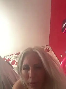 Snapshot of Blonde-bimbo chatting on 06-20-26, 01:49 Blonde-bimbo online show from 06-20-26, 01:49