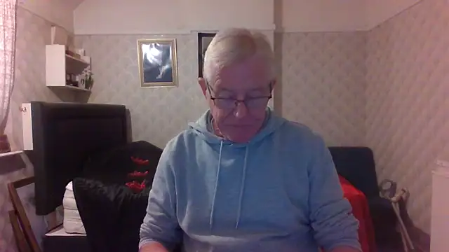 Snapshot of shaun63m chatting on 05-18-26, 12:11 shaun63m online show from 05-18-26, 12:11