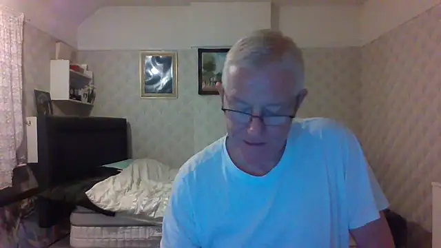 Snapshot of shaun63m chatting on 09-29-25, 12:06 shaun63m online show from 09-29-25, 12:06