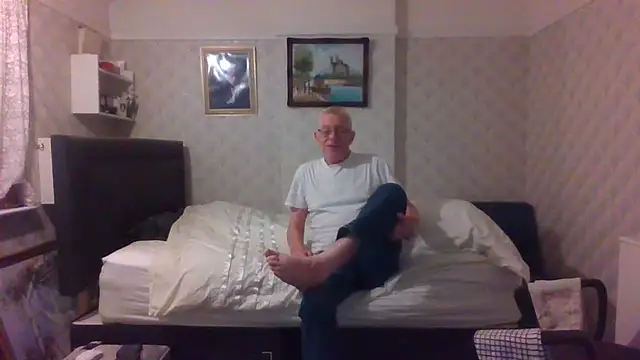 Snapshot of shaun63m chatting on 02-15-26, 01:50 shaun63m online show from 02-15-26, 01:50