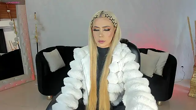 HannaConnor  online show from 05-13-26, 07:43