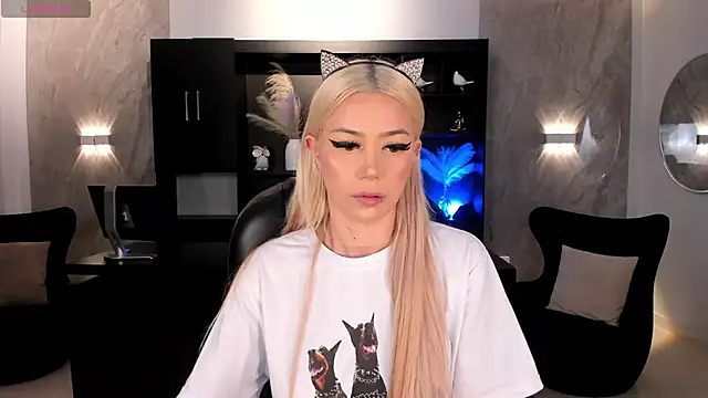 HannaConnor  online show from 11-04-25, 08:34