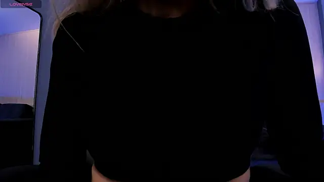 Snapshot of HannaConnor_ chatting on 02-25-25, 08:42 HannaConnor online show from 02-25-25, 08:42