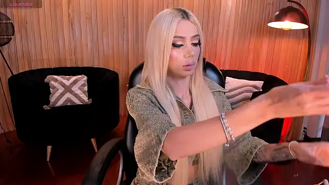 HannaConnor  online show from 04-10-26, 08:49