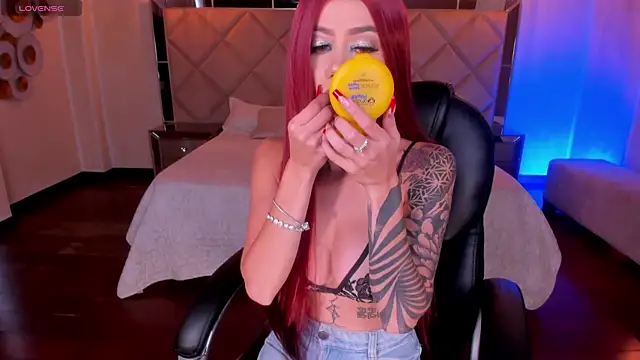 HannaConnor  online show from 10-27-25, 08:43