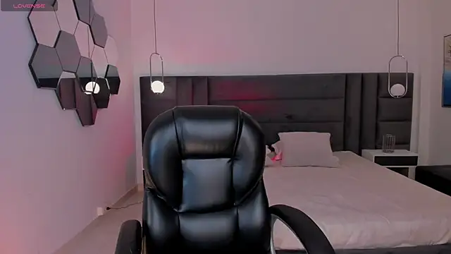 HannaConnor  online show from 01-13-26, 09:08