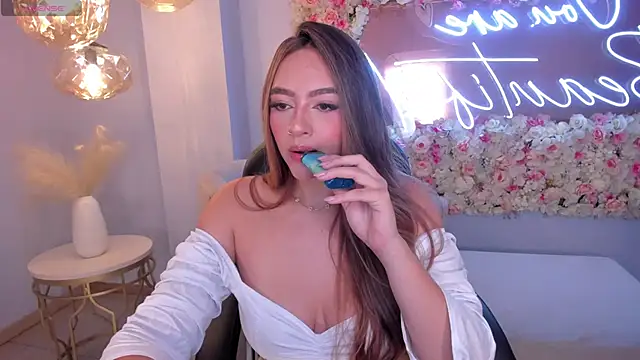 BellaRose X online show from 09-10-25, 04:00