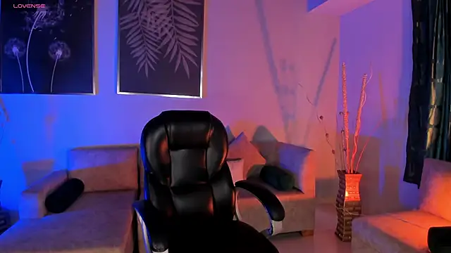 Snapshot of ViolettHansson chatting on 12-17-25, 06:46 ViolettHansson online show from 12-17-25, 06:46