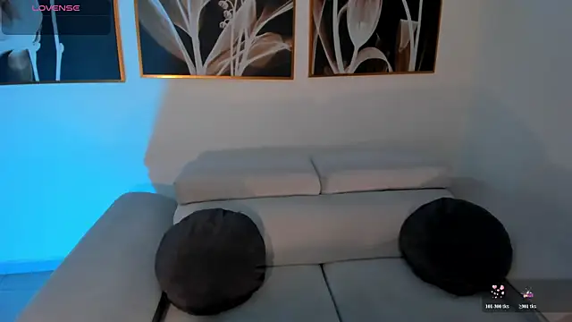 ViolettHansson online show from 05-31-26, 11:49