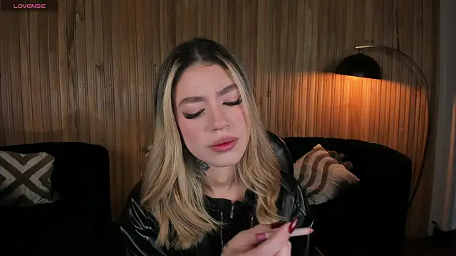 ViolettHansson online show from 01-17-26, 11:25