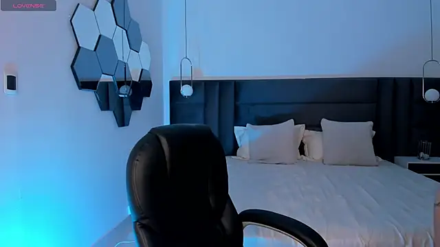 Snapshot of ViolettHansson chatting on 10-15-25, 06:49 ViolettHansson online show from 10-15-25, 06:49