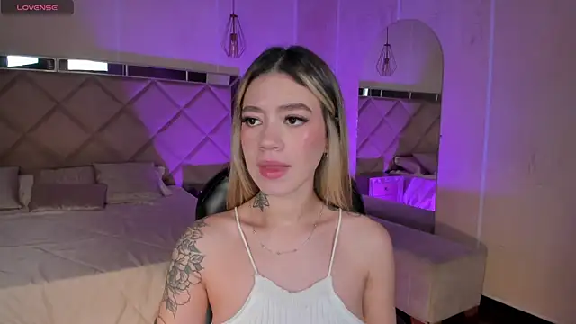 Snapshot of ViolettHansson chatting on 01-12-26, 07:09 ViolettHansson online show from 01-12-26, 07:09