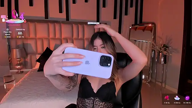 Snapshot of ViolettHansson chatting on 11-04-25, 06:22 ViolettHansson online show from 11-04-25, 06:22