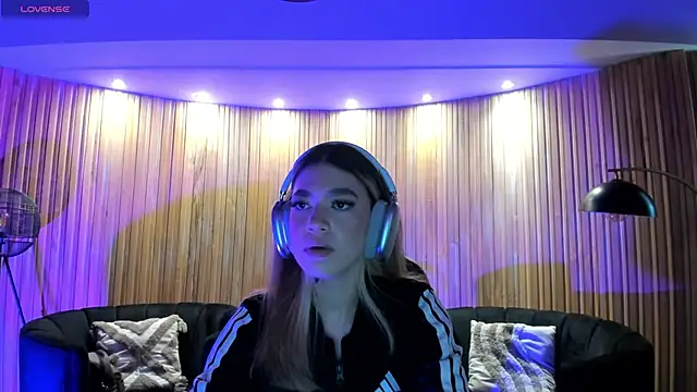 ViolettHansson online show from 03-12-26, 06:12