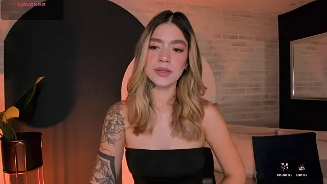 ViolettHansson online show from 04-10-26, 10:00