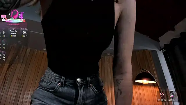 Snapshot of ViolettHansson chatting on 09-16-25, 06:09 ViolettHansson online show from 09-16-25, 06:09