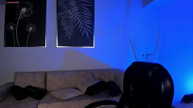 Snapshot of ViolettHansson chatting on 10-24-25, 06:07 ViolettHansson online show from 10-24-25, 06:07