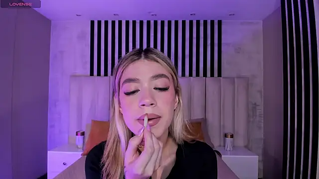 ViolettHansson online show from 05-12-26, 10:10