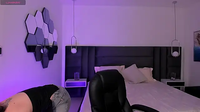 Snapshot of ViolettHansson chatting on 10-17-25, 06:43 ViolettHansson online show from 10-17-25, 06:43