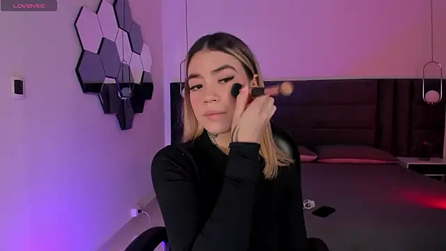 ViolettHansson online show from 02-06-26, 06:26