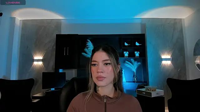 Snapshot of ViolettHansson chatting on 10-03-25, 06:20 ViolettHansson online show from 10-03-25, 06:20