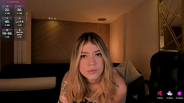 Snapshot of ViolettHansson chatting on 01-10-26, 12:22 ViolettHansson online show from 01-10-26, 12:22