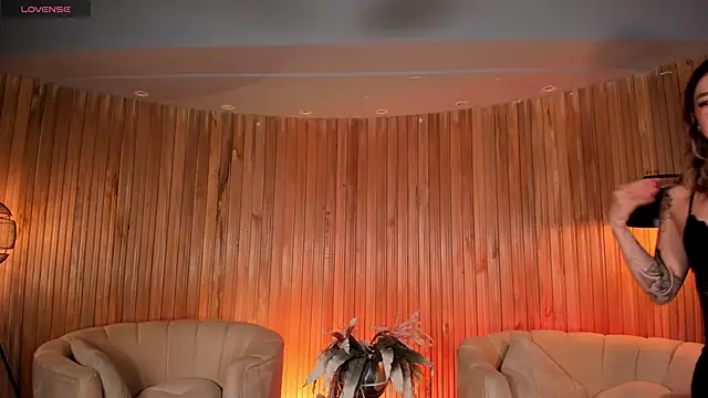 Snapshot of ViolettHansson chatting on 09-17-25, 07:05 ViolettHansson online show from 09-17-25, 07:05