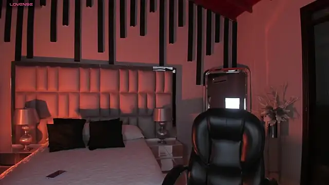 Snapshot of ViolettHansson chatting on 11-05-25, 06:55 ViolettHansson online show from 11-05-25, 06:55