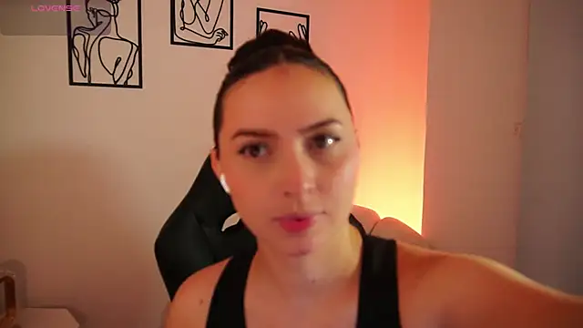 Snapshot of AliceHarper_ chatting on 06-25-26, 01:47 AliceHarper online show from 06-25-26, 01:47