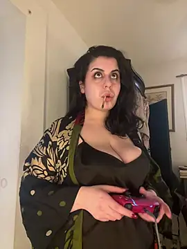 Snapshot of holyeroticss chatting on 03-07-25, 09:38 holyeroticss online show from 03-07-25, 09:38