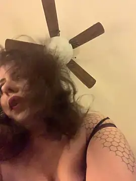 Snapshot of holyeroticss chatting on 11-28-25, 12:11 holyeroticss online show from 11-28-25, 12:11