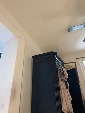 Snapshot of holyeroticss chatting on 02-21-25, 03:54 holyeroticss online show from 02-21-25, 03:54