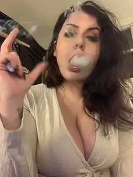 Snapshot of holyeroticss chatting on 12-17-25, 11:32 holyeroticss online show from 12-17-25, 11:32