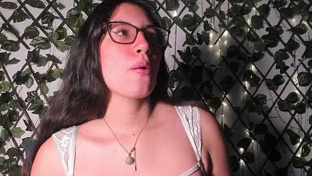 CoralineSanchez online show from 09-25-25, 03:23