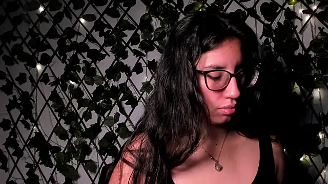 CoralineSanchez online show from 10-29-25, 03:27