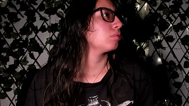 CoralineSanchez online show from 10-30-25, 03:16