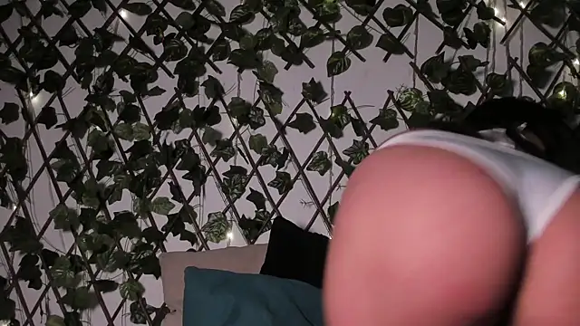 CoralineSanchez online show from 12-05-25, 07:23