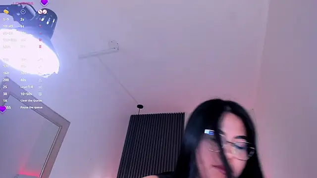 aliscollins  online show from 04-28-26, 01:48