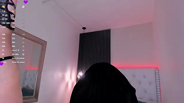 aliscollins  online show from 05-03-26, 02:27
