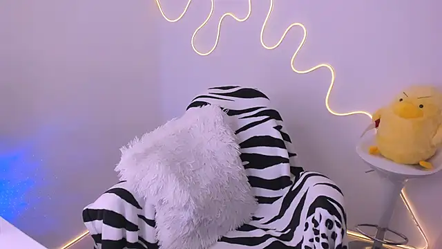 Snapshot of Johanna6 chatting on 03-13-25, 02:16 Johanna6 online show from 03-13-25, 02:16