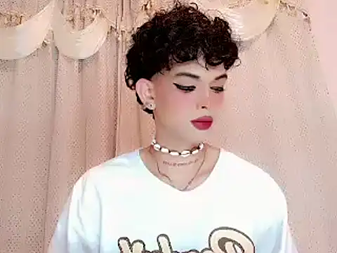 Marian LV online show from 12-16-25, 01:32