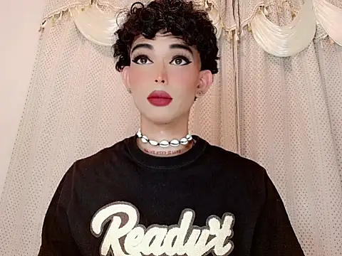 Marian LV online show from 12-18-25, 05:23