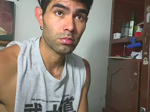 Snapshot of hideonbush051 chatting on 02-25-26, 11:21 hideonbush051 online show from 02-25-26, 11:21