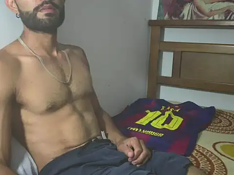 Snapshot of hideonbush051 chatting on 04-06-26, 02:51 hideonbush051 online show from 04-06-26, 02:51