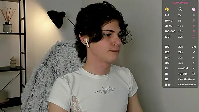 Snapshot of little_femb0y chatting on 02-25-26, 05:24 little femb0y online show from 02-25-26, 05:24